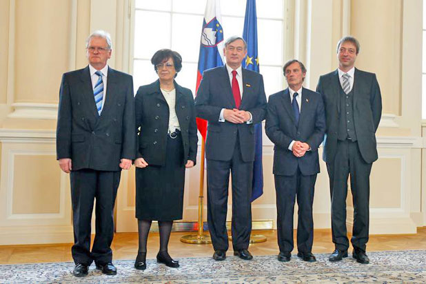 Darko Šonc, Marija Pirjevec Paternu, Danilo Tuerk, dr. Boris Pleskovič, mag. Rudi Vouk (od leve proti desni). Foto: Stanko Gruden/STA.