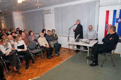 Viki Grošelj, Željko Žarak, Darko Šonc (z desne). Darko Berljak, Dado Mesarić (sedita, prva vrsta z desne). Foto: Antun Bukovec